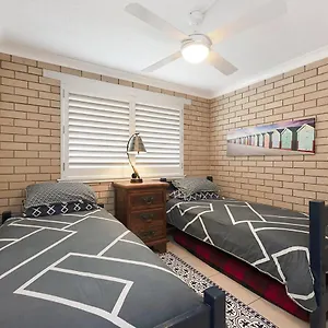 Holiday home Shipton Unit 3 Moffat Qld, Caloundra